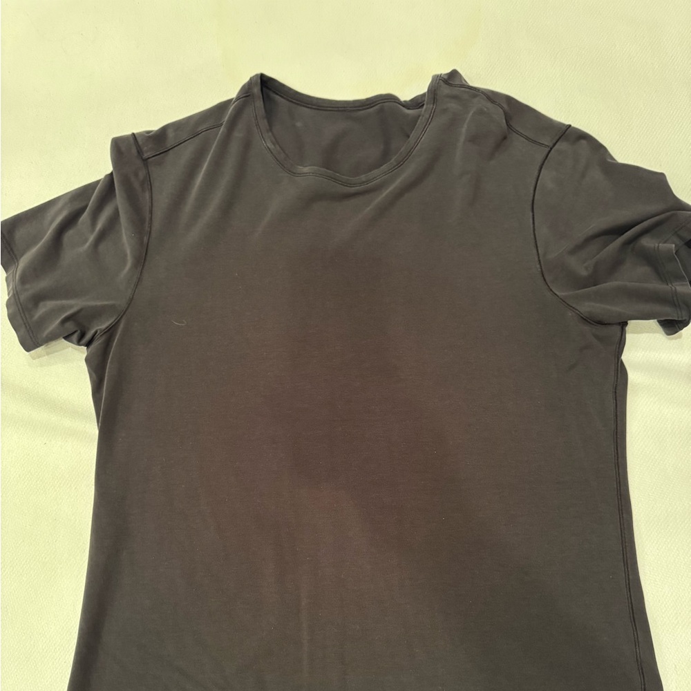 4 Lululemon basic t shirt’s for sale